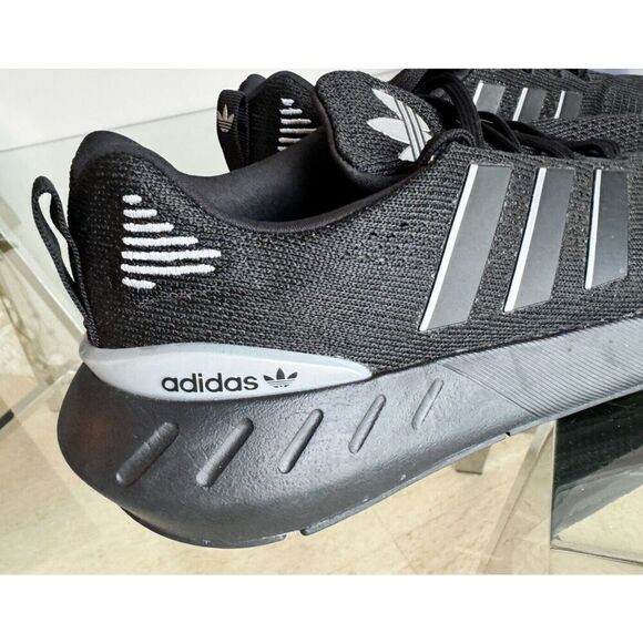 Mens-9 Adidas Swift Run 22 Sneakers GZ4974 - Picture 2 of 7